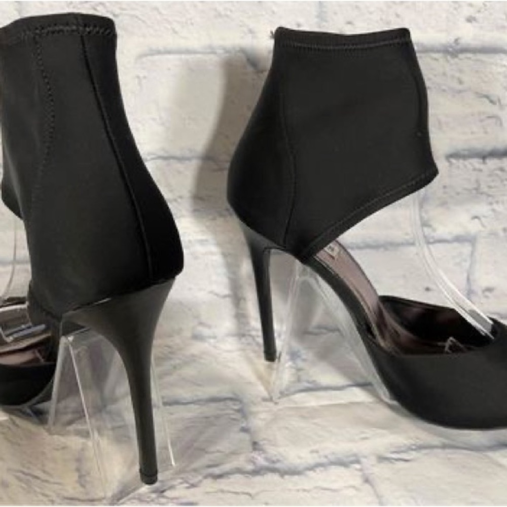Steve Madden Black Pull on heels. Size 10. New